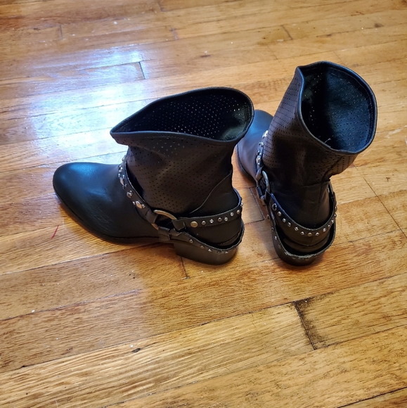 NWOT TWIGGY LONDON Black Leather Rhinestone Ankle Western Boots - Picture 10 of 10